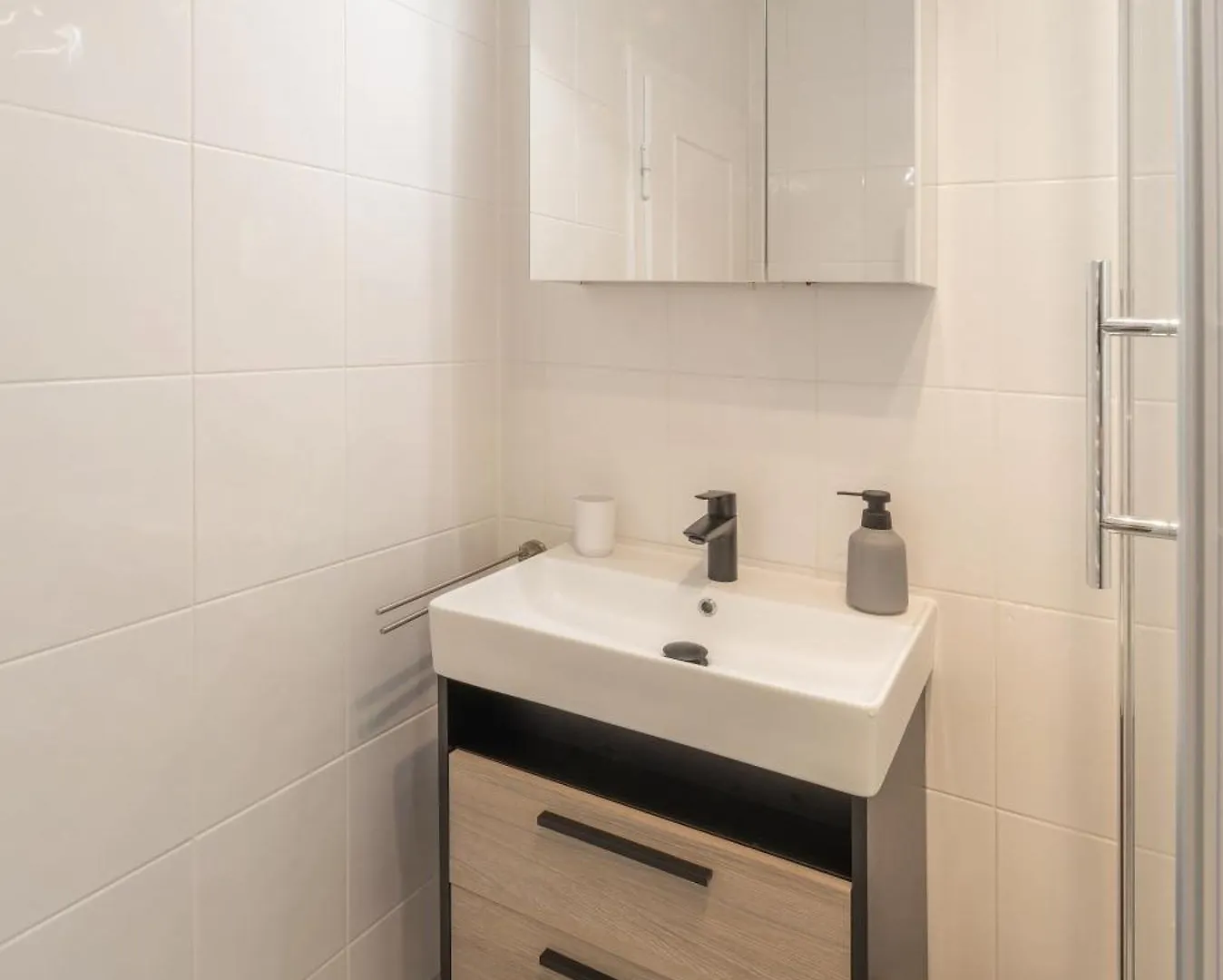 Sweethome - Kueche, Stellplatz, Wlan, Naehe S-Bahn Munich Apartment